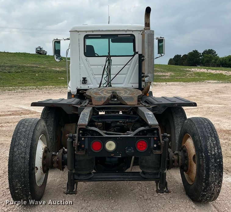 image for item KM9909 1998 Mack CH613  semi truck