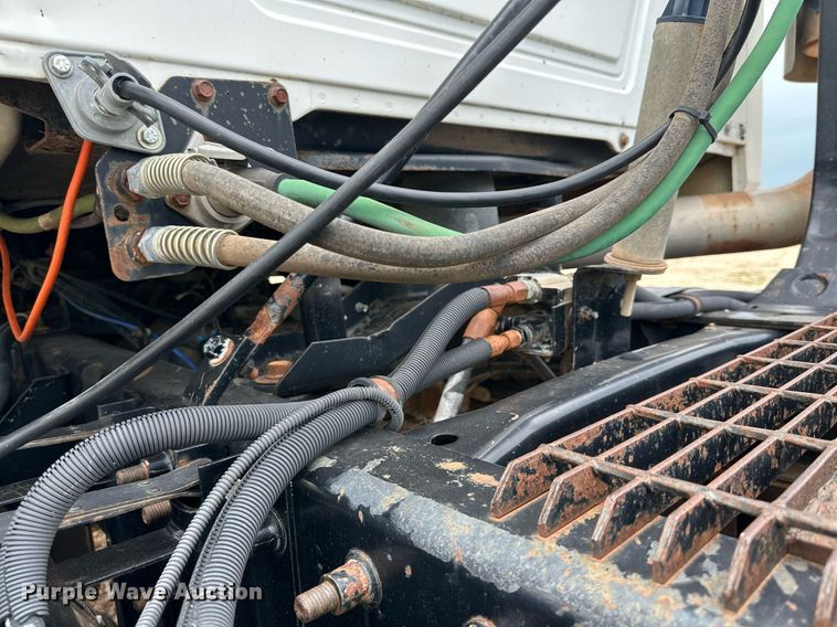 image for item KM9909 1998 Mack CH613  semi truck