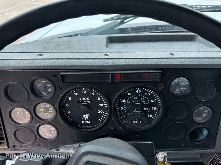 image for item KM9909 1998 Mack CH613  semi truck