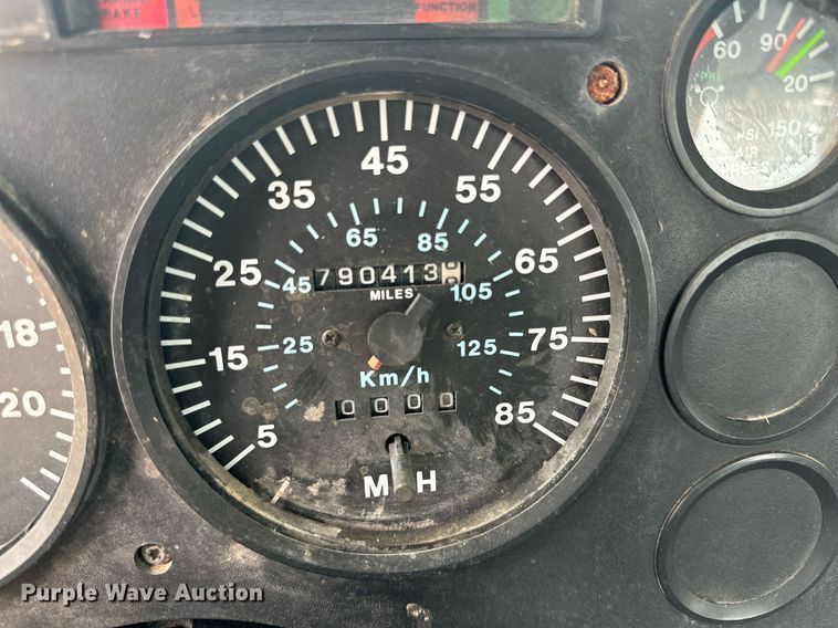 image for item KM9909 1998 Mack CH613  semi truck