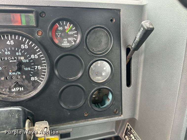 image for item KM9909 1998 Mack CH613  semi truck