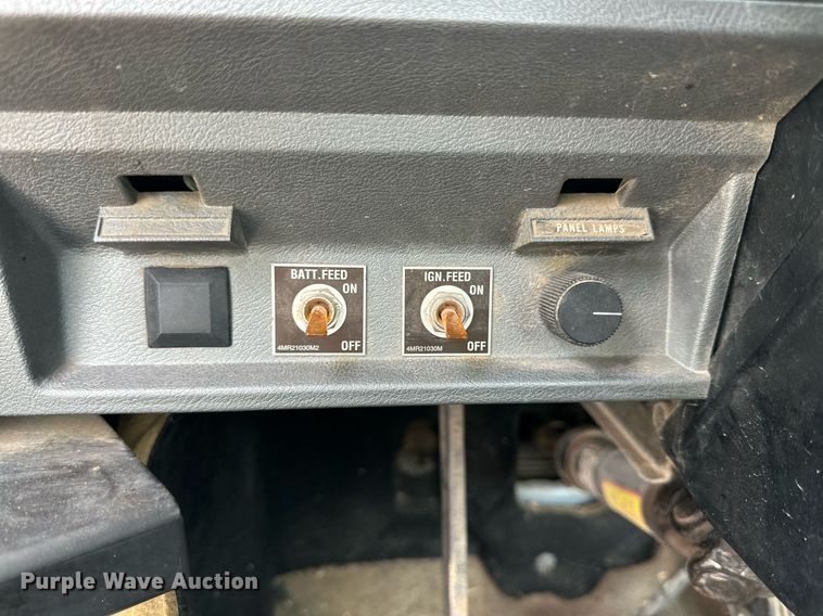 image for item KM9909 1998 Mack CH613  semi truck