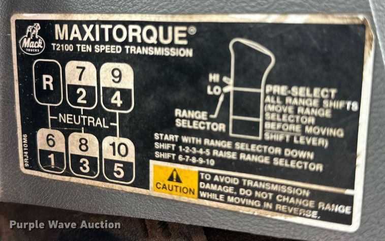 image for item KM9909 1998 Mack CH613  semi truck