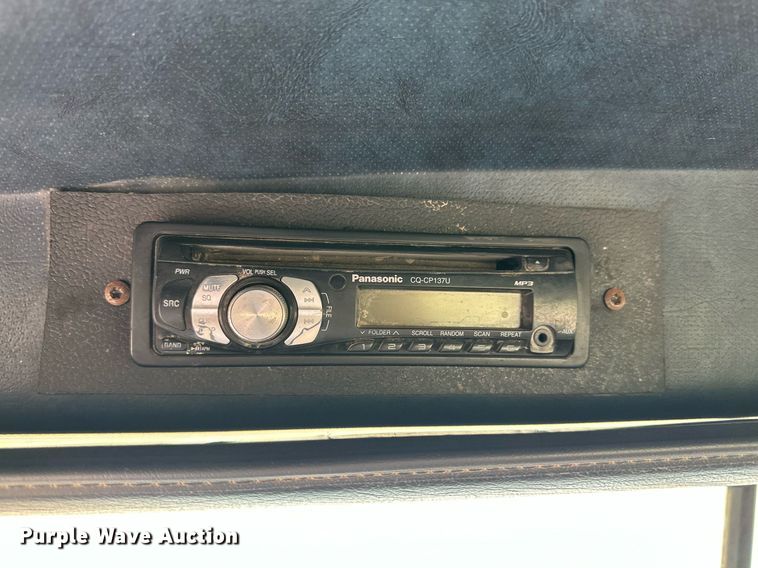 image for item KM9909 1998 Mack CH613  semi truck