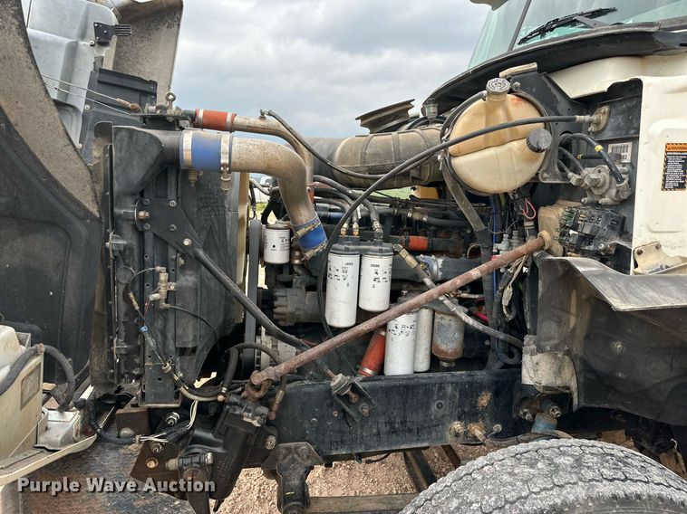 image for item KM9909 1998 Mack CH613  semi truck