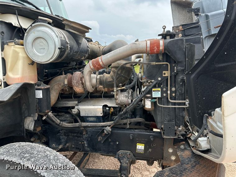 image for item KM9909 1998 Mack CH613  semi truck