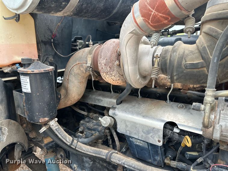 image for item KM9909 1998 Mack CH613  semi truck