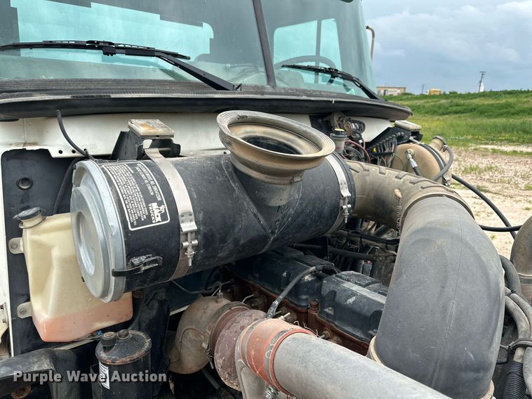 image for item KM9909 1998 Mack CH613  semi truck