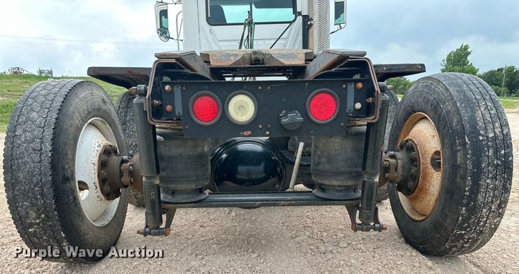 image for item KM9909 1998 Mack CH613  semi truck