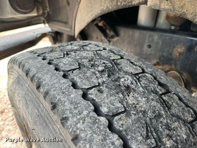 image for item KM9909 1998 Mack CH613  semi truck