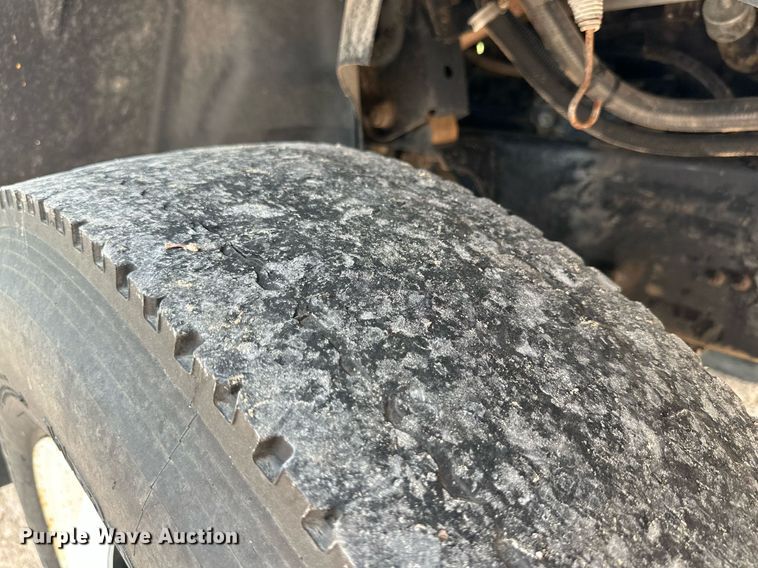 image for item KM9909 1998 Mack CH613  semi truck