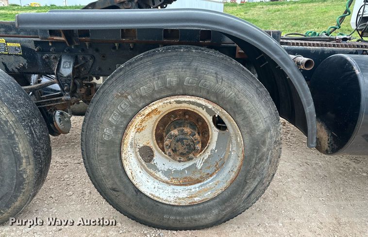 image for item KM9909 1998 Mack CH613  semi truck