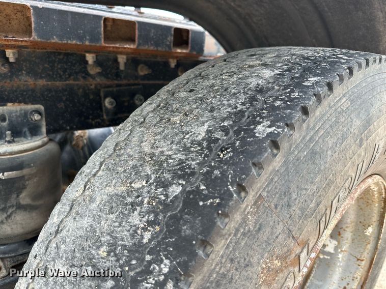 image for item KM9909 1998 Mack CH613  semi truck