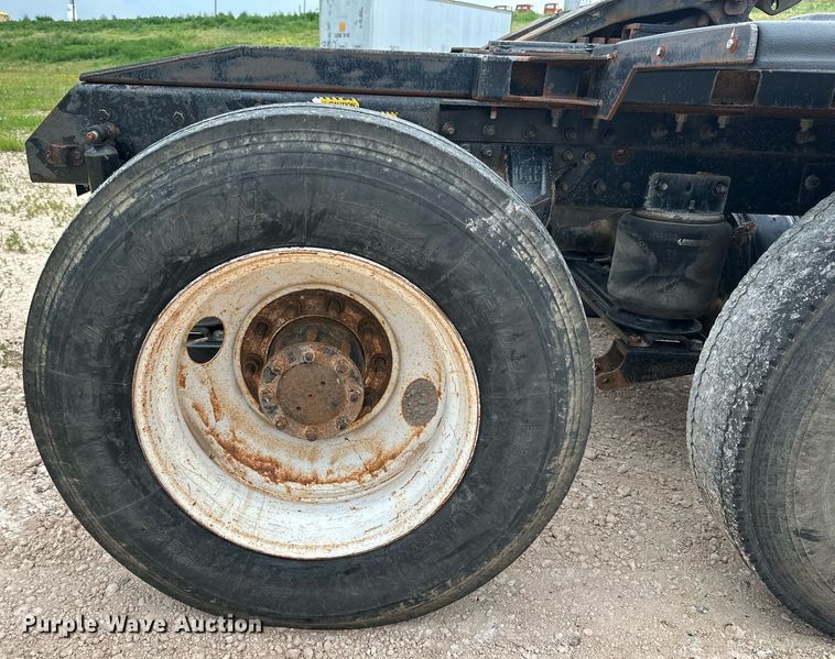 image for item KM9909 1998 Mack CH613  semi truck