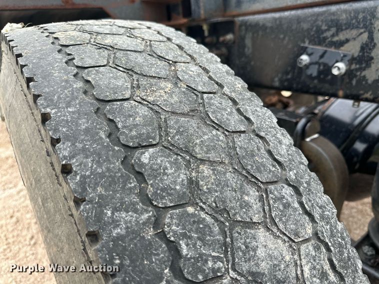 image for item KM9909 1998 Mack CH613  semi truck