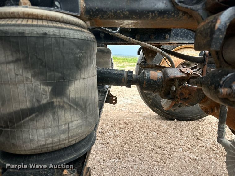 image for item KM9909 1998 Mack CH613  semi truck