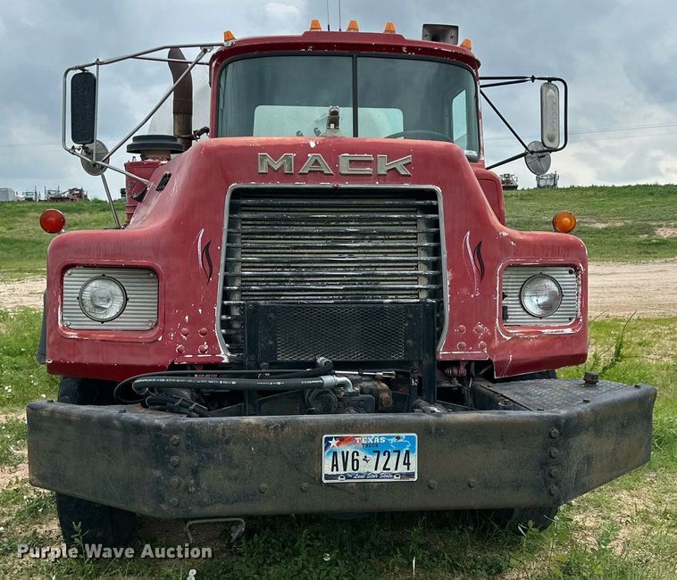 image for item KM9910 1992 Mack DM Series  ready mix truck