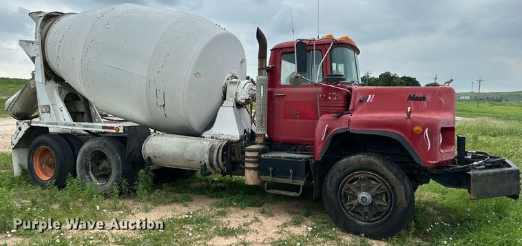 image for item KM9910 1992 Mack DM Series  ready mix truck