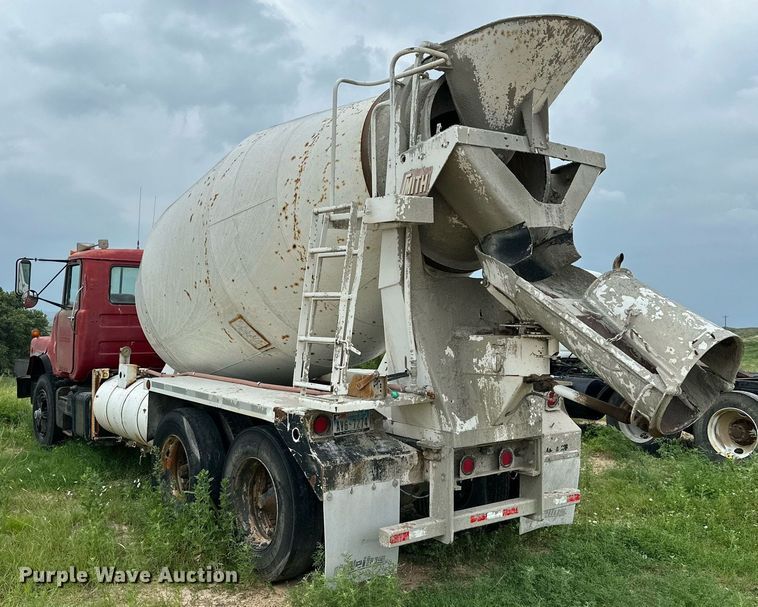 image for item KM9910 1992 Mack DM Series  ready mix truck
