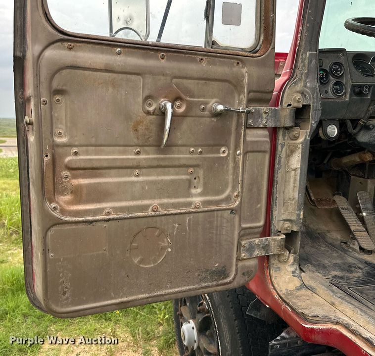 image for item KM9910 1992 Mack DM Series  ready mix truck