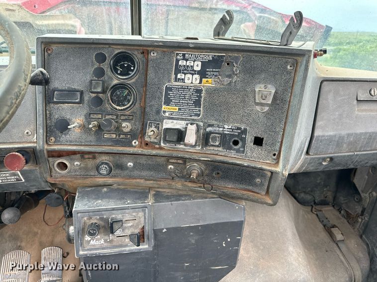 image for item KM9910 1992 Mack DM Series  ready mix truck