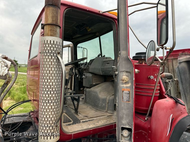 image for item KM9910 1992 Mack DM Series  ready mix truck