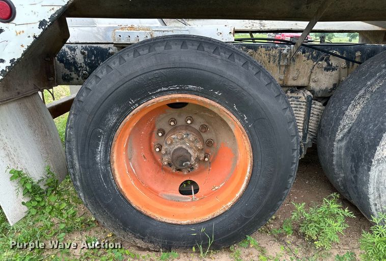 image for item KM9910 1992 Mack DM Series  ready mix truck