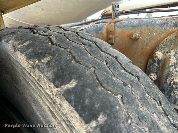 image for item KM9910 1992 Mack DM Series  ready mix truck