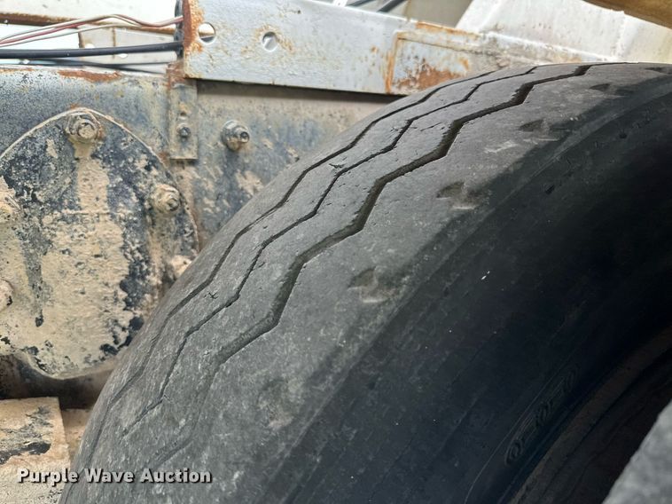 image for item KM9910 1992 Mack DM Series  ready mix truck