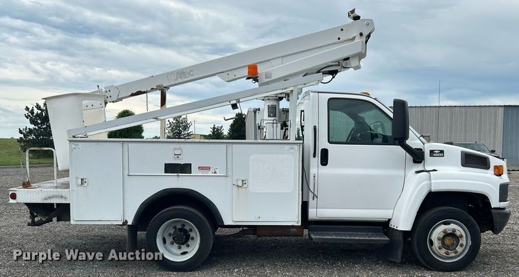 image for item KW9171 2004 Chevrolet C4500  bucket truck