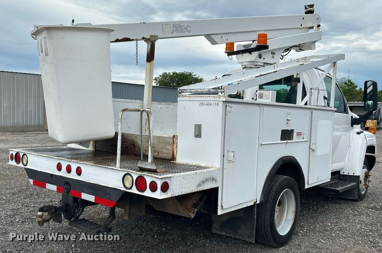 image for item KW9171 2004 Chevrolet C4500  bucket truck