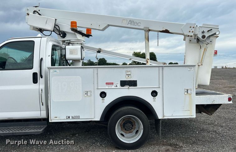 image for item KW9171 2004 Chevrolet C4500  bucket truck