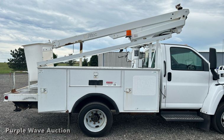 image for item KW9171 2004 Chevrolet C4500  bucket truck