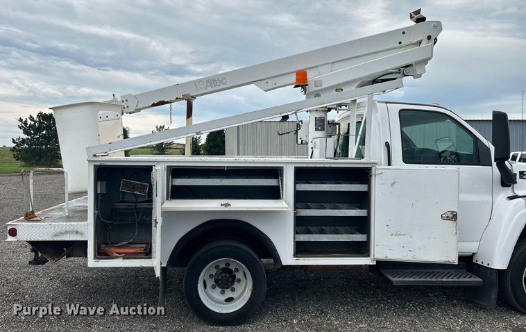 image for item KW9171 2004 Chevrolet C4500  bucket truck