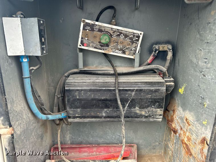 image for item KW9171 2004 Chevrolet C4500  bucket truck