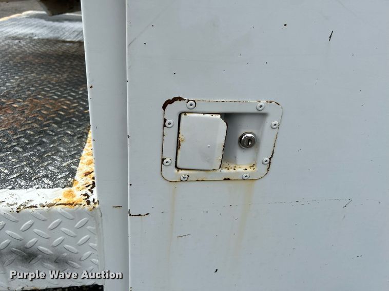 image for item KW9171 2004 Chevrolet C4500  bucket truck