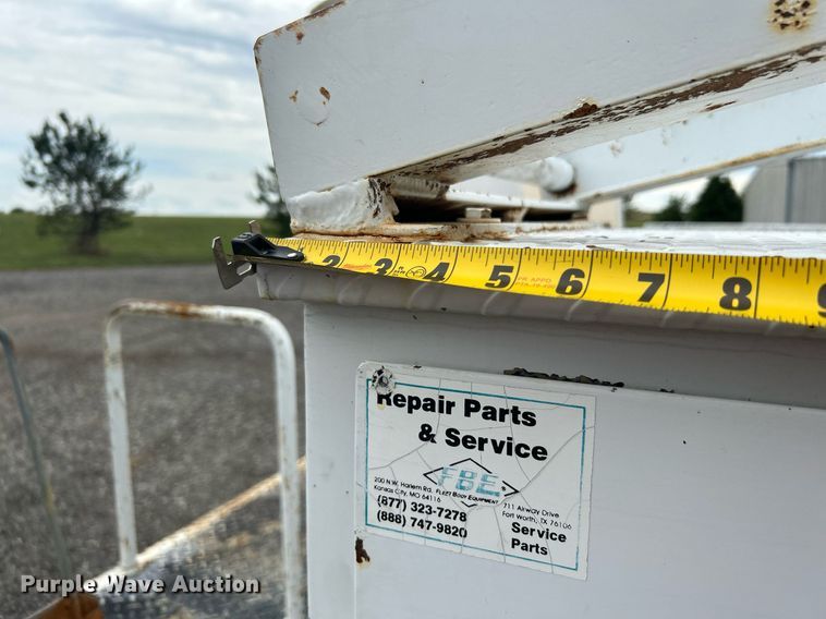 image for item KW9171 2004 Chevrolet C4500  bucket truck