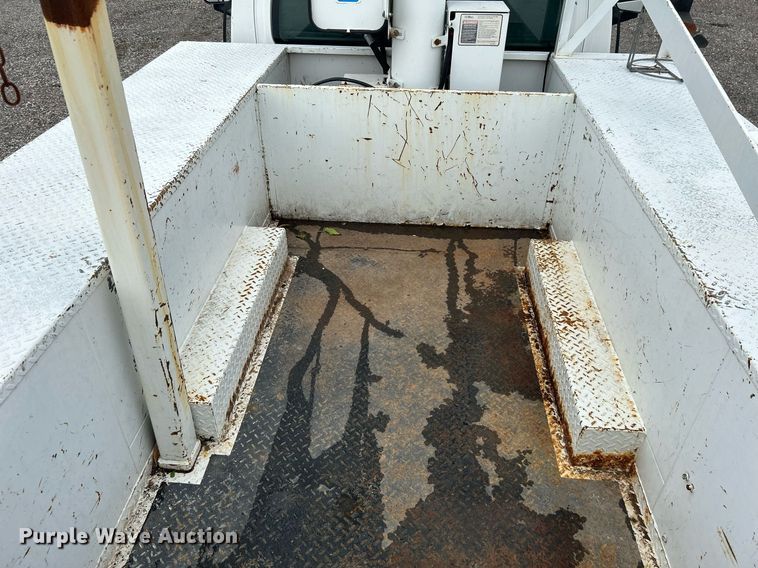 image for item KW9171 2004 Chevrolet C4500  bucket truck