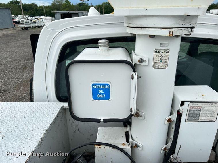 image for item KW9171 2004 Chevrolet C4500  bucket truck