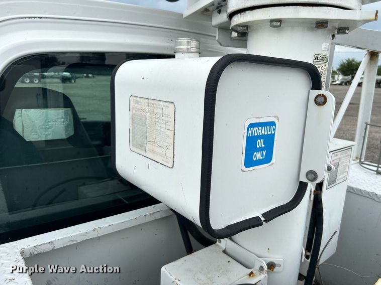 image for item KW9171 2004 Chevrolet C4500  bucket truck