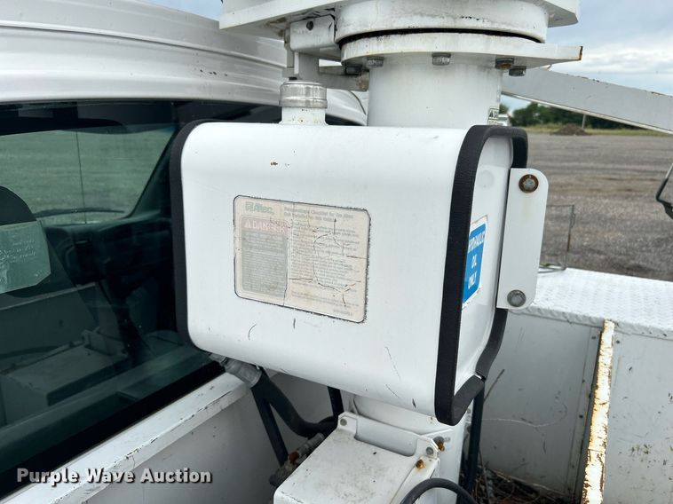 image for item KW9171 2004 Chevrolet C4500  bucket truck