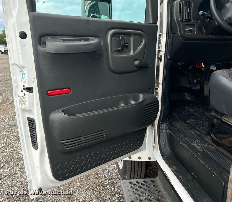 image for item KW9171 2004 Chevrolet C4500  bucket truck