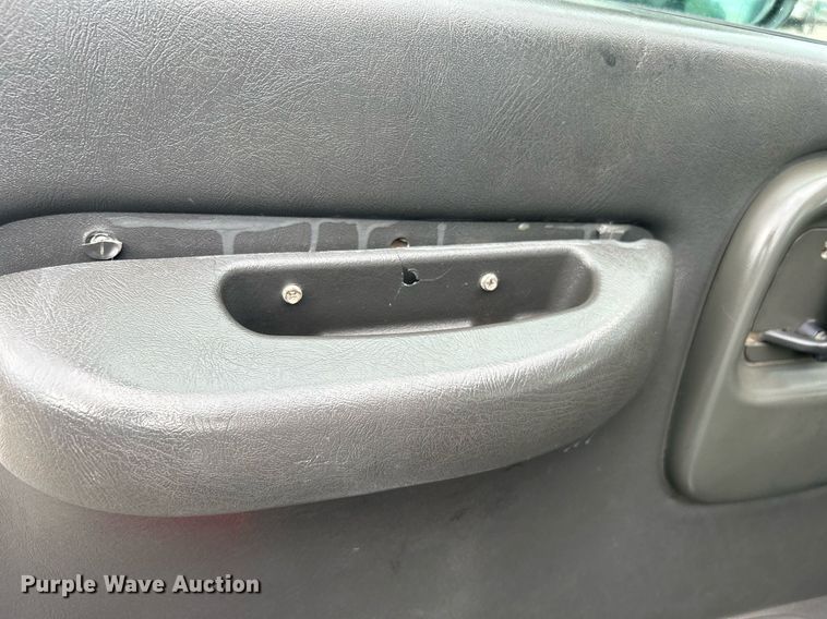 image for item KW9171 2004 Chevrolet C4500  bucket truck