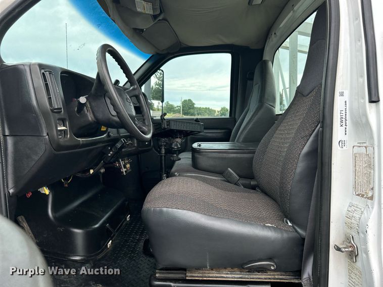 image for item KW9171 2004 Chevrolet C4500  bucket truck