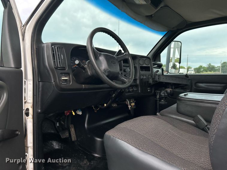 image for item KW9171 2004 Chevrolet C4500  bucket truck