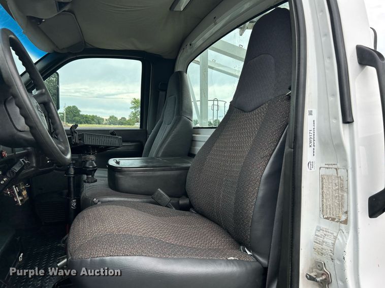 image for item KW9171 2004 Chevrolet C4500  bucket truck