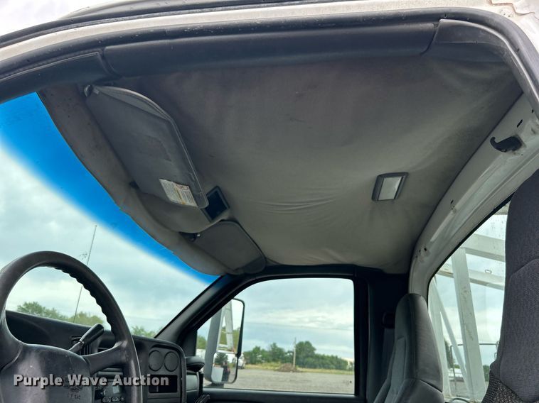 image for item KW9171 2004 Chevrolet C4500  bucket truck