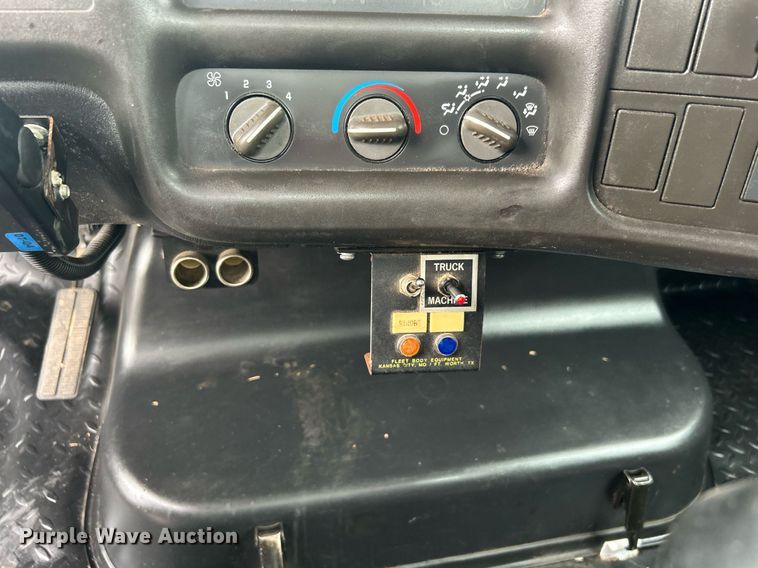 image for item KW9171 2004 Chevrolet C4500  bucket truck