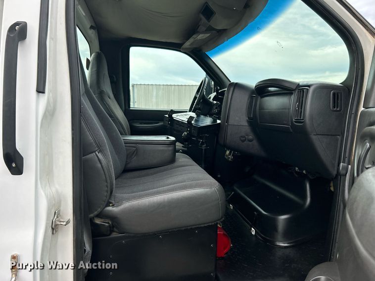 image for item KW9171 2004 Chevrolet C4500  bucket truck