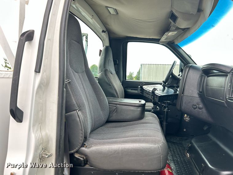 image for item KW9171 2004 Chevrolet C4500  bucket truck